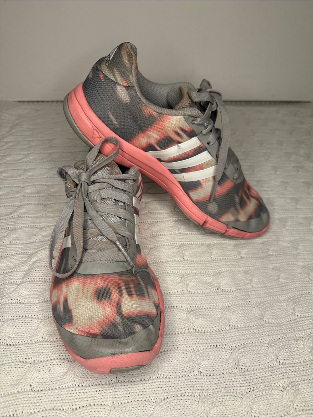 adidas Women’s Gray & Coral Patterned Athletic Sneakers